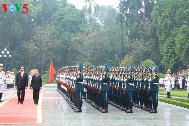 Президент Вьетнама Чан Дай Куанг провёл встречу с императором Японии - ảnh 1